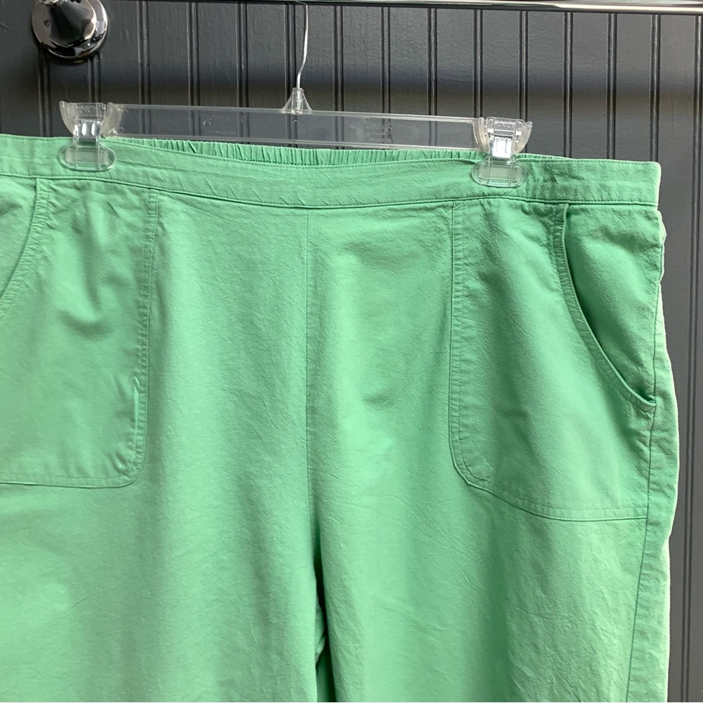 Alfred Dunner Woman Cotton Lime Green Plus Capri Pants Size 20W - EUC - Picture 2 of 4
